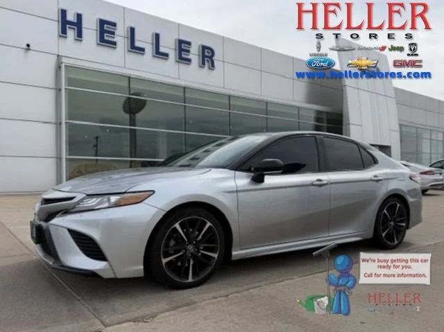 Used 2019 Midnight Black Metallic Toyota XSE image 1