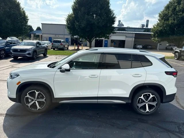 New 2026 Pure White Volkswagen SE image 4