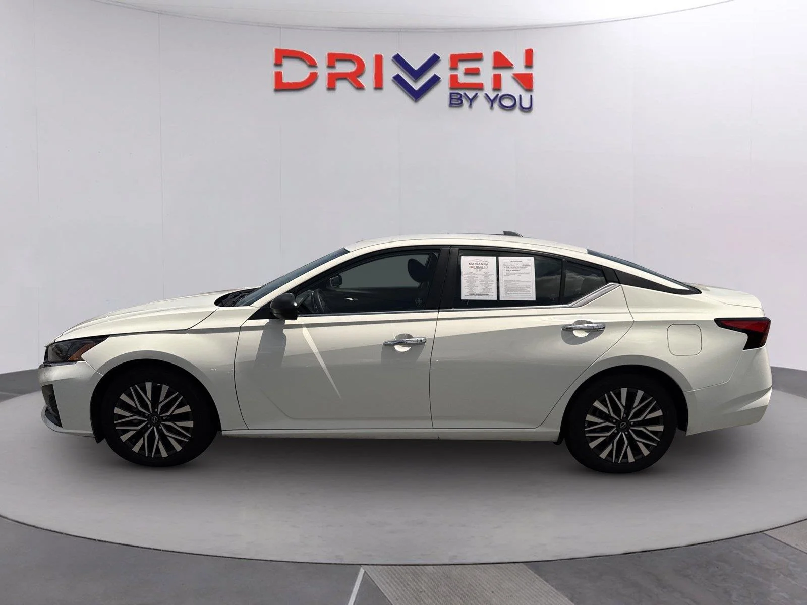 Used 2025 Glacier White Nissan SV image 7