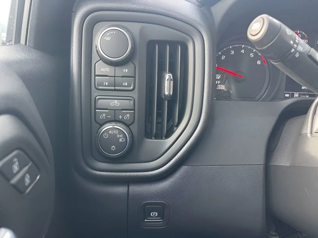 Used 2025 Summit White Chevrolet Custom Trail Boss image 26