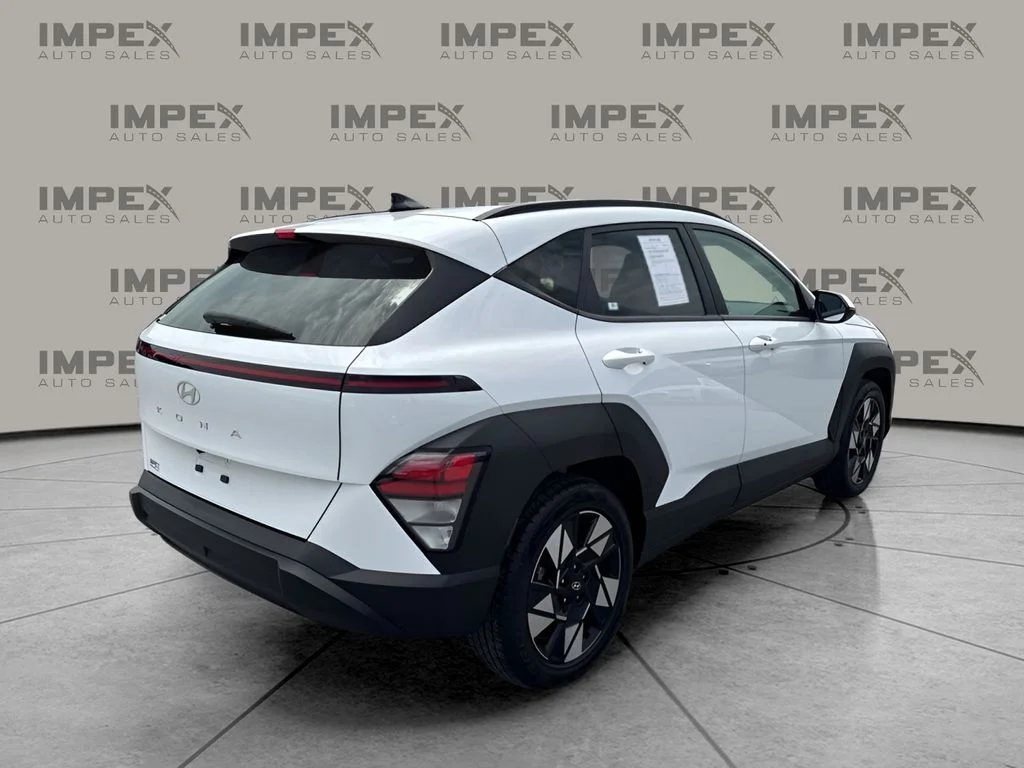 Used 2024 White Hyundai SEL image 5