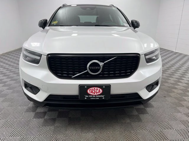 Used 2021 White Volvo R-Design image 3