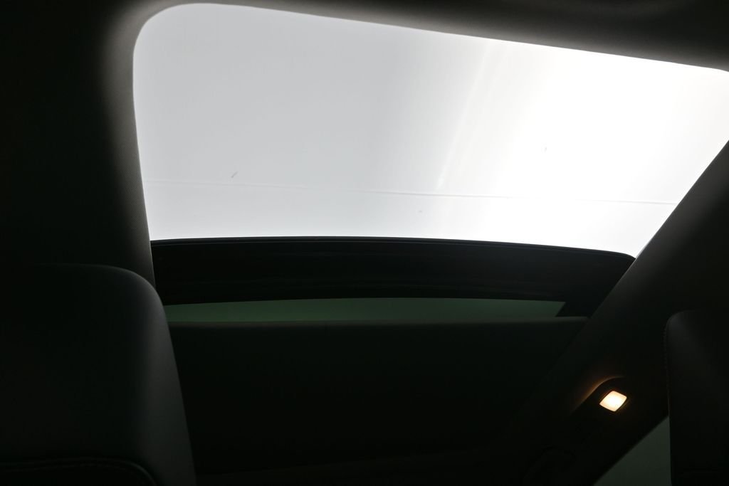 New 2027 RADIANT WHITE INFINITI Luxe FWD image 27