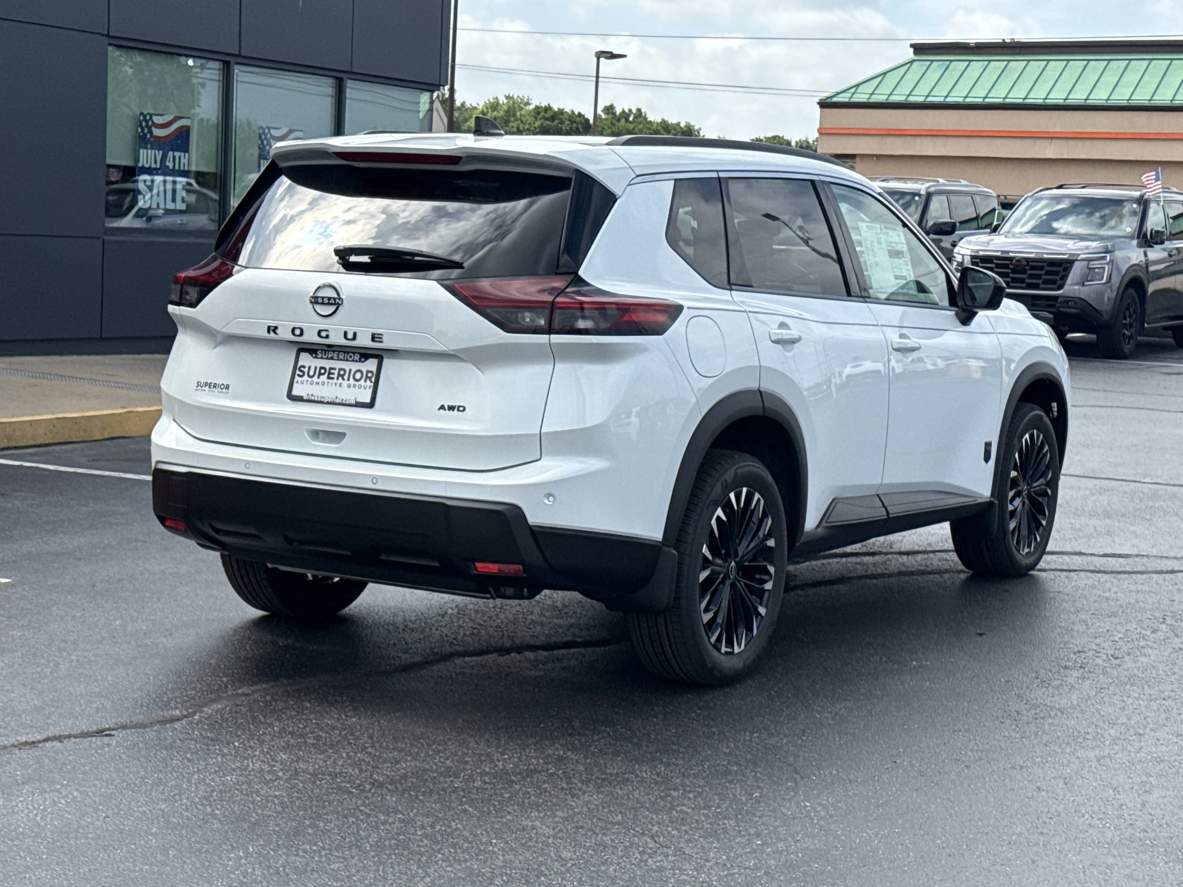 New 2026 Everest White Pearl Tricoat Nissan Dark Armor AWD image 3