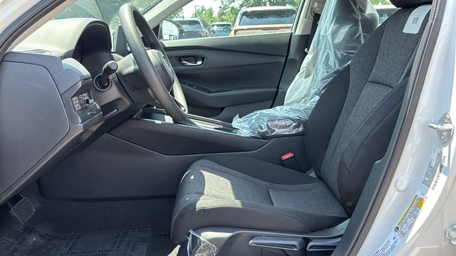 New 2026 Platinum White Pearl Honda LX image 10