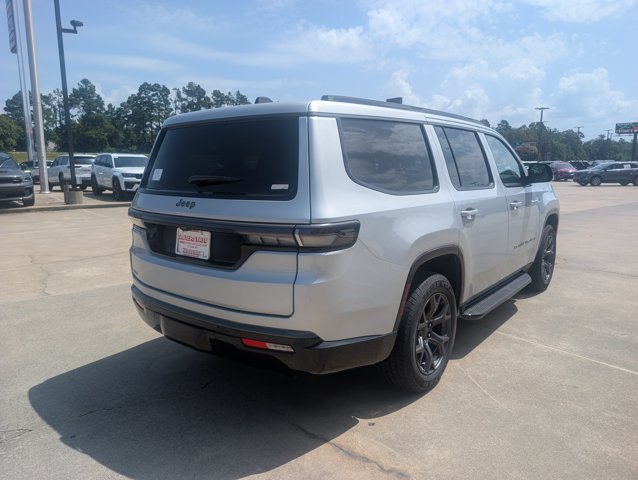 New 2026 Silver-Zynith Exterior Paint Jeep Limited Altitude image 5