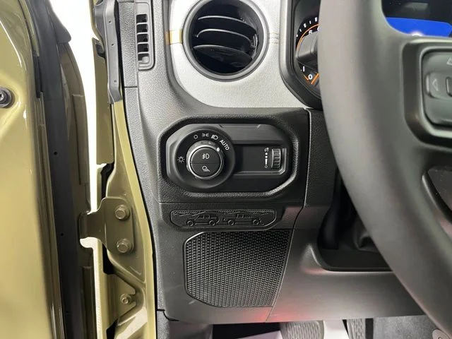 Used 2026 Green Jeep Sport S image 19