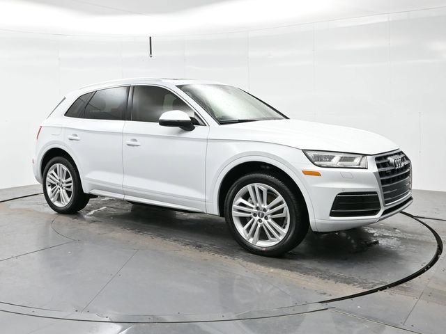 2020 Audi Q5 45 quattro S tronic Premium Plus's photo