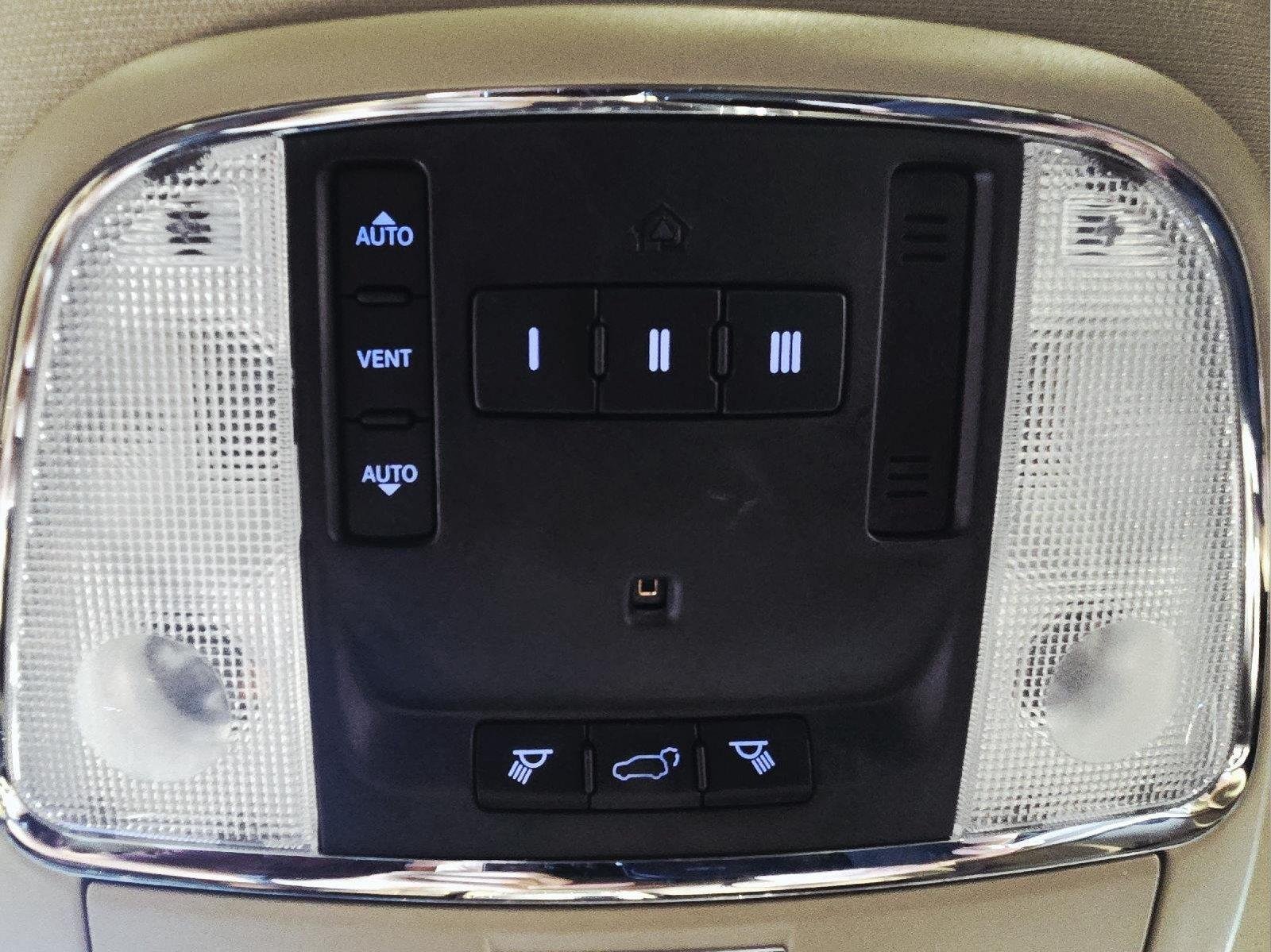 Used 2015 Bright White Clearcoat Jeep Limited image 20