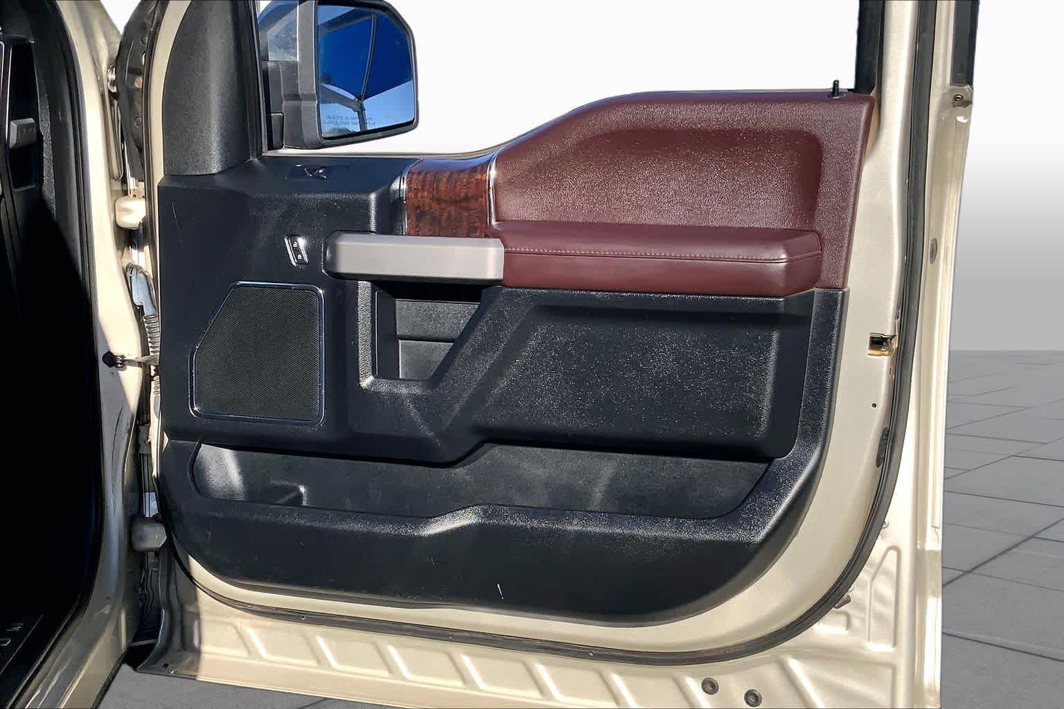 Used 2017 White Gold Ford Platinum image 23