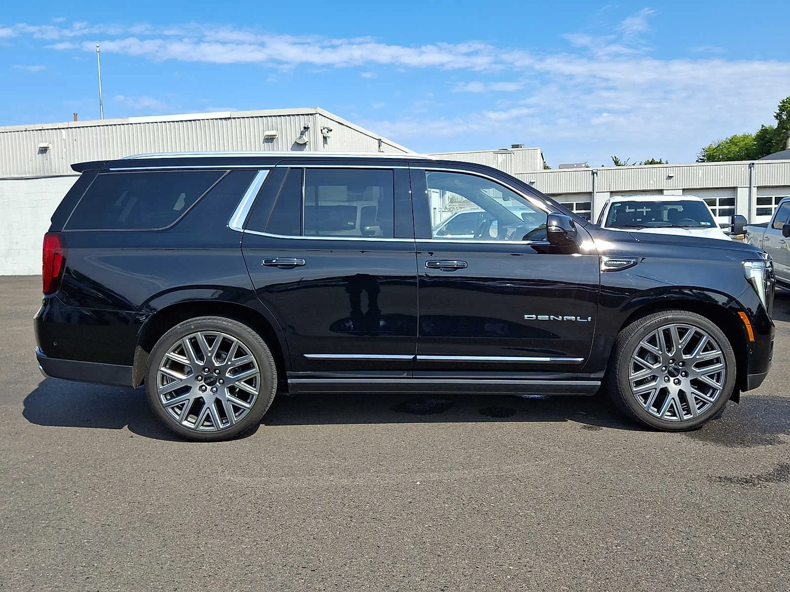 Used 2025 Onyx Black GMC Denali Ultimate image 7