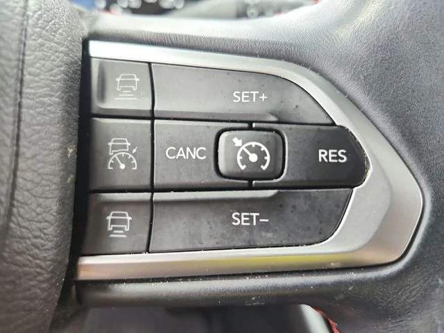 Used 2022 White Jeep Trailhawk image 25