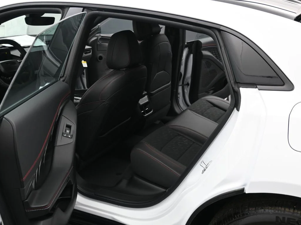 New 2026 White Knuckle Exterior Paint Dodge R/T image 12