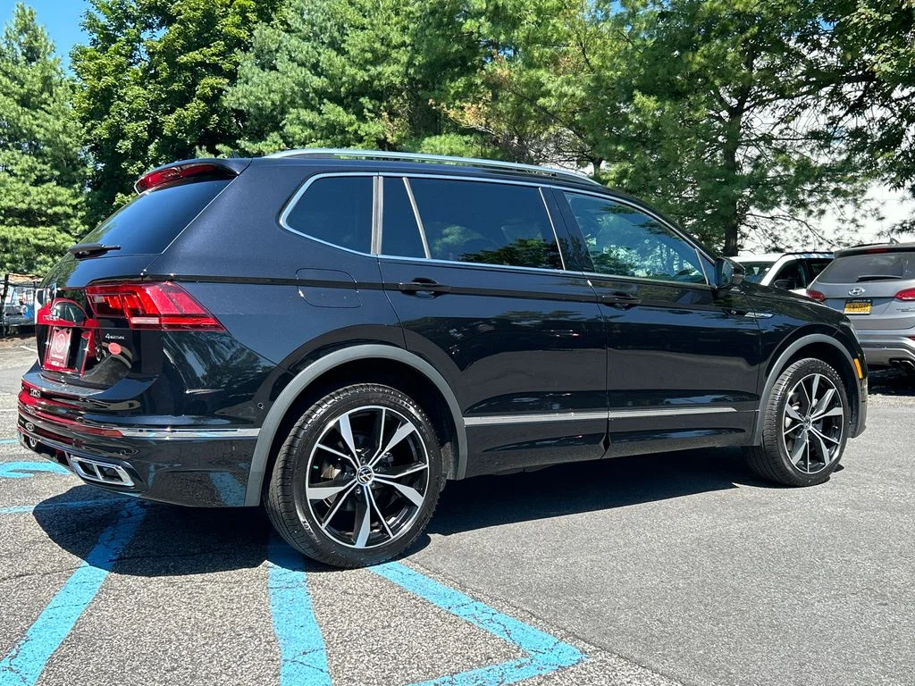 Used 2024 Black Volkswagen 2.0T SEL R-Line image 2