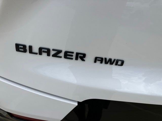 Certified Used 2024 Iridescent Pearl Tricoat Chevrolet RS image 10