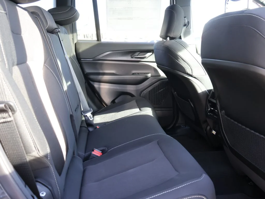 New 2026 Baltic Gray Metallic Clear-Coat Exterior Paint Jeep Laredo X image 12