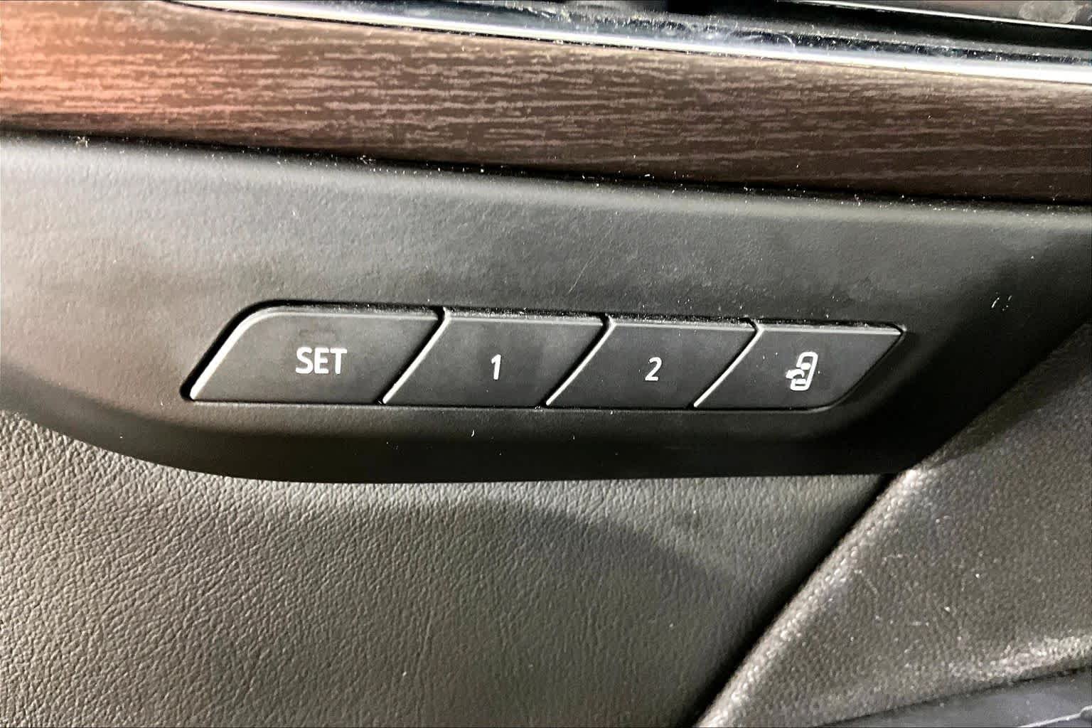 Used 2021 Summit White Buick Avenir image 34
