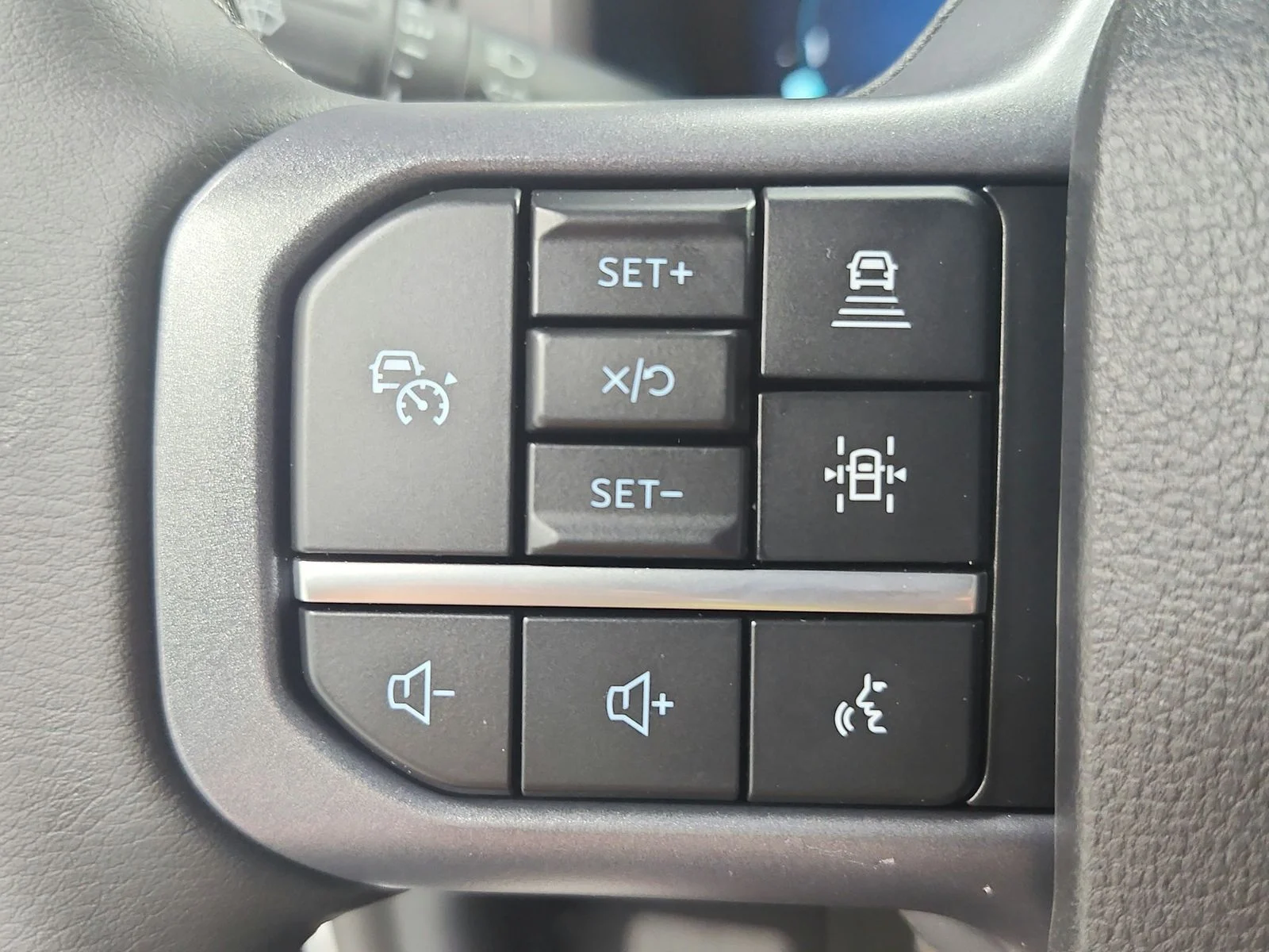 New 2026 Oxford White Ford XLT image 25
