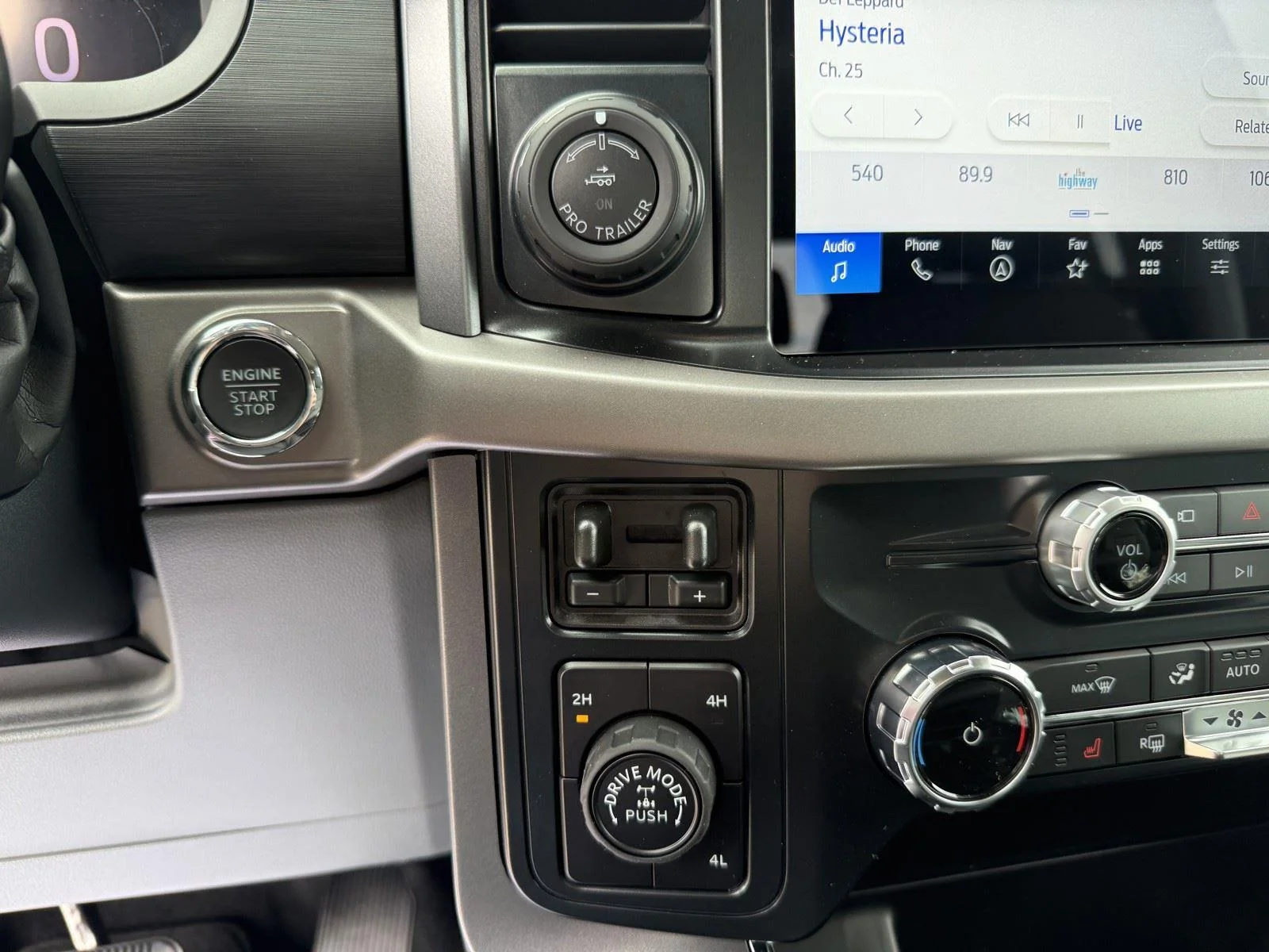 New 2026 Agate Black Metallic Ford XLT image 20