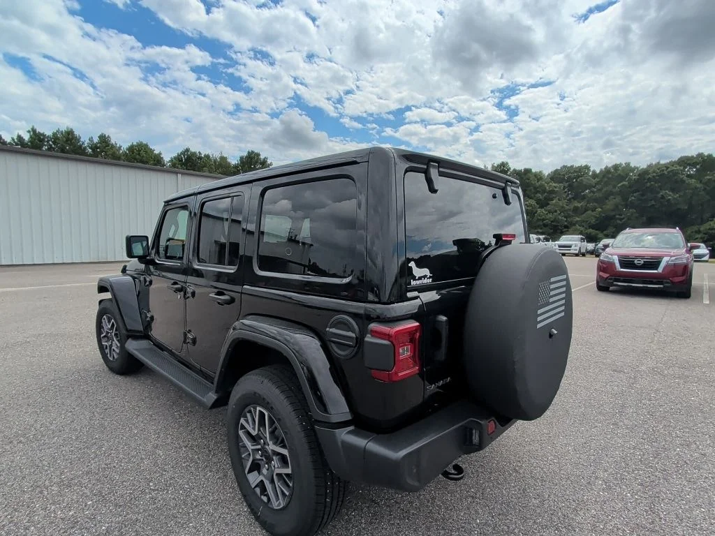 Used 2025 Black Jeep Sahara image 7