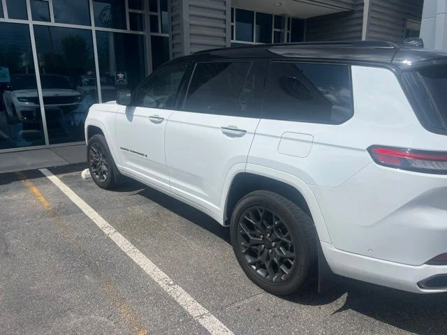 Used 2024 White Jeep Summit image 3