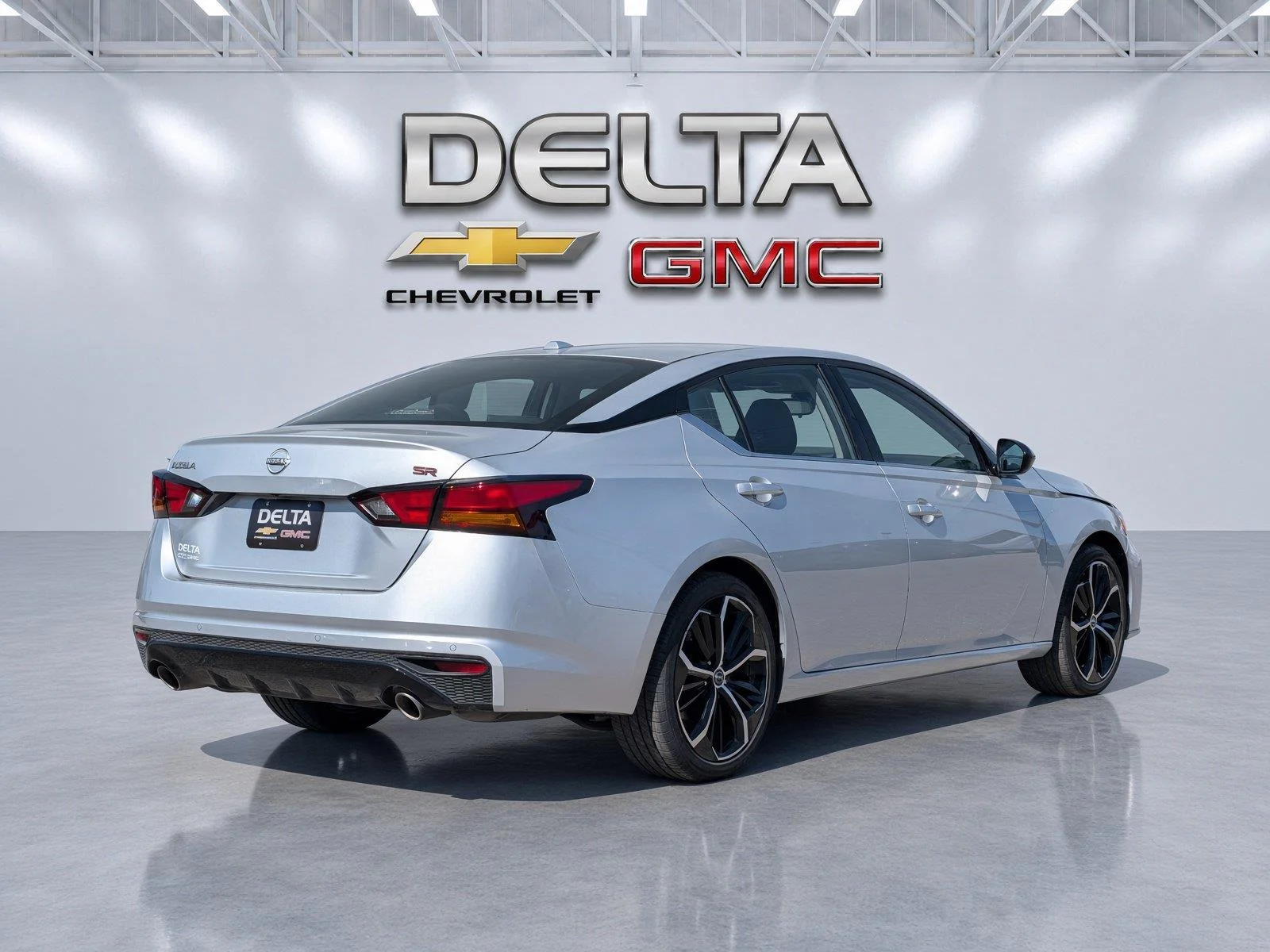 Used 2025 Silver Nissan SR image 5