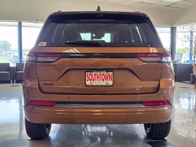 New 2026 Copper Shino Metallic Clear-Coat Exterior Paint Jeep Limited Reserve image 6