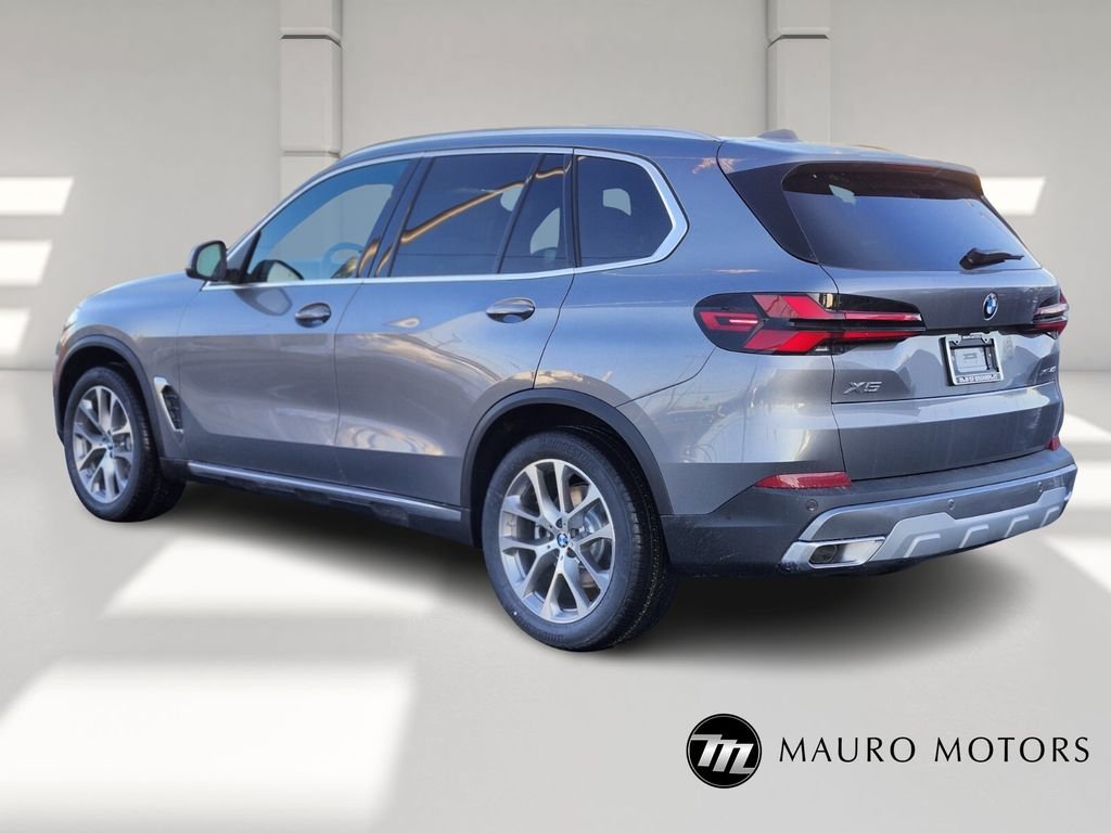 Used 2026 Gray BMW xDrive40i image 5