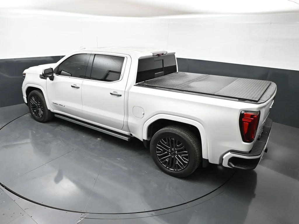 Used 2022 White GMC Denali Ultimate image 38