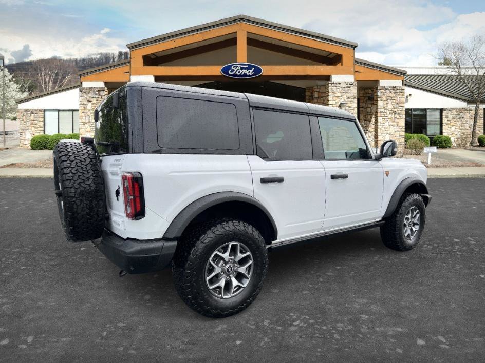 Used 2025 Oxford White Ford Badlands image 5