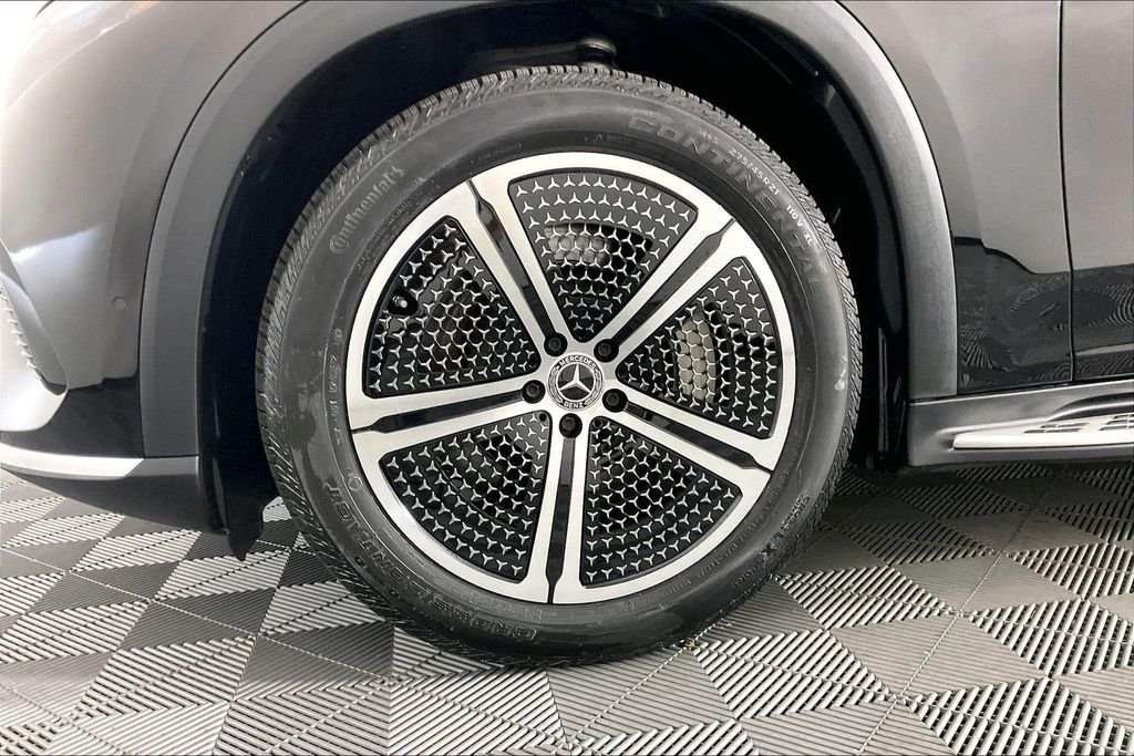 Certified Used 2023 Black Mercedes-Benz 450 image 6