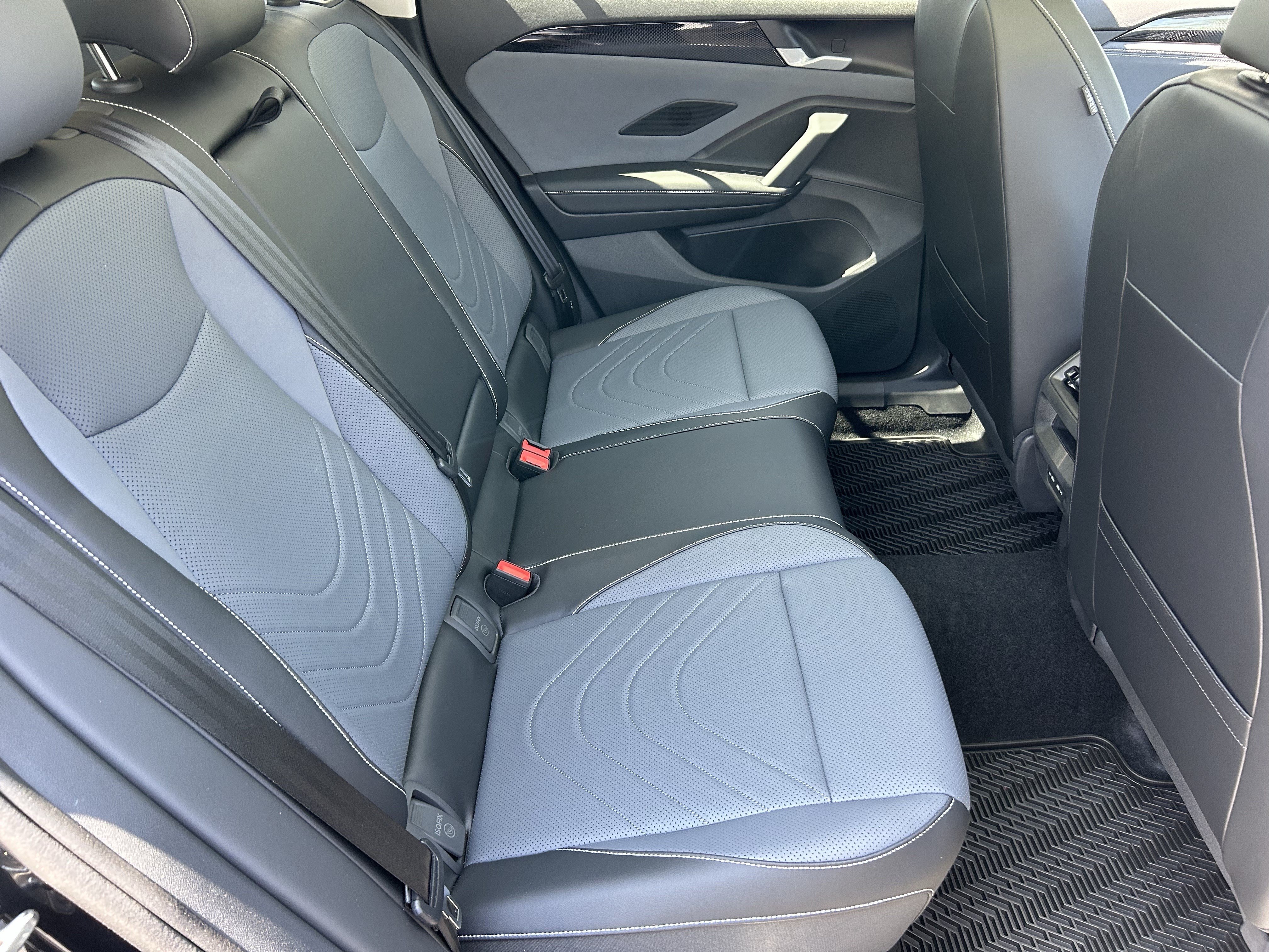 New 2026 Deep Black Pearl Volkswagen SE image 9
