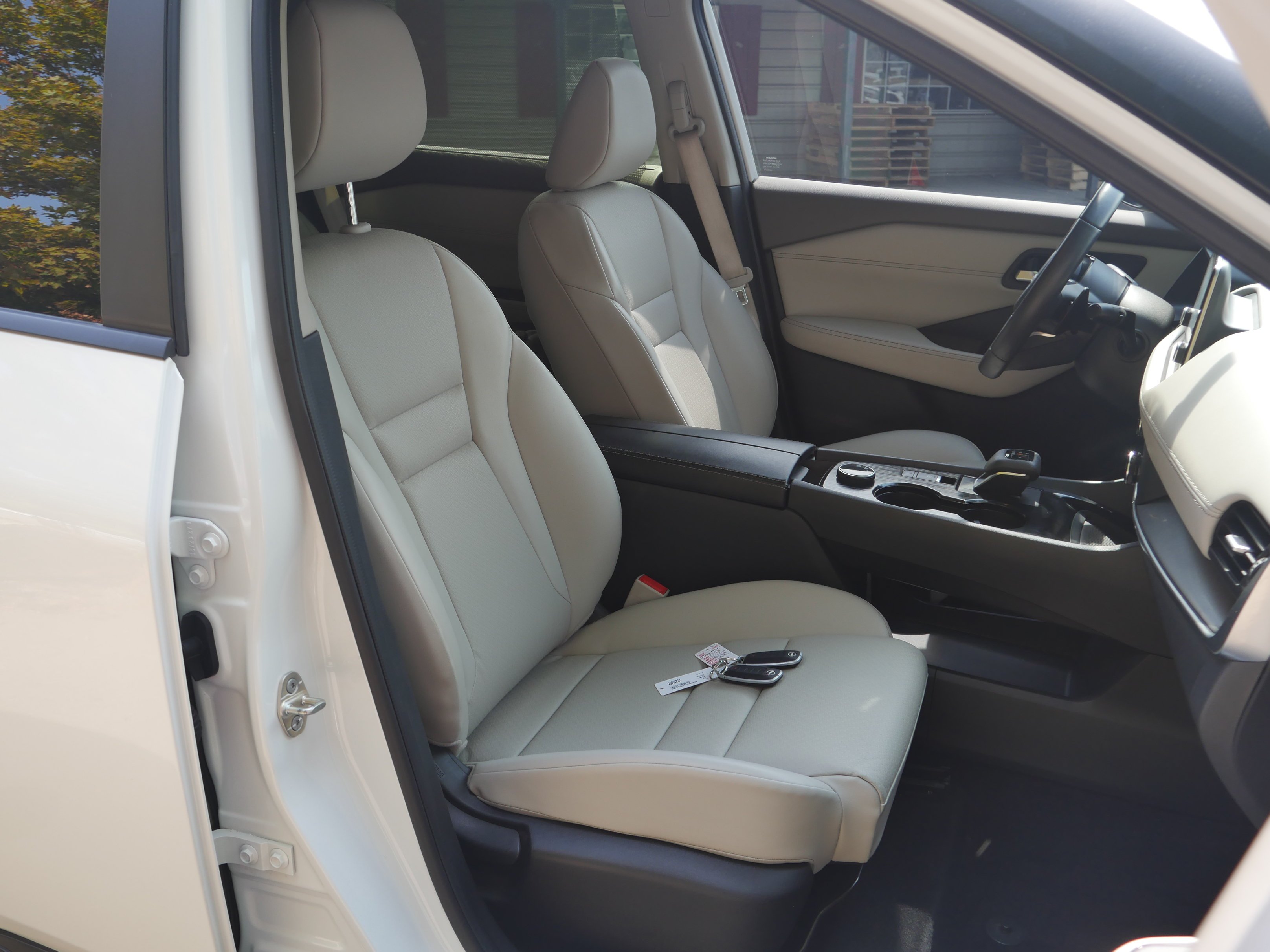 Certified Used 2023 Pearl White Tricoat Nissan SV image 25