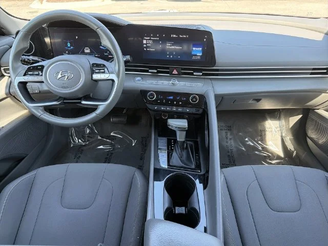 Used 2023 Silver Hyundai SEL image 17