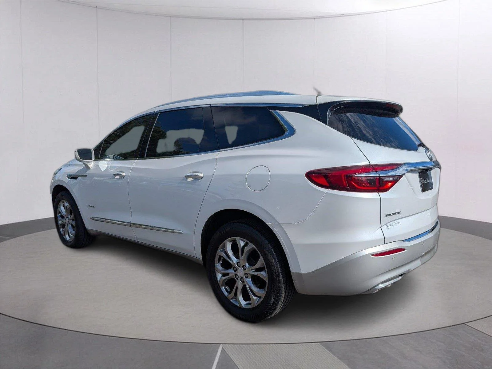 Used 2018 Includes Satin Nickel lower exterior accent color. Buick Avenir image 5