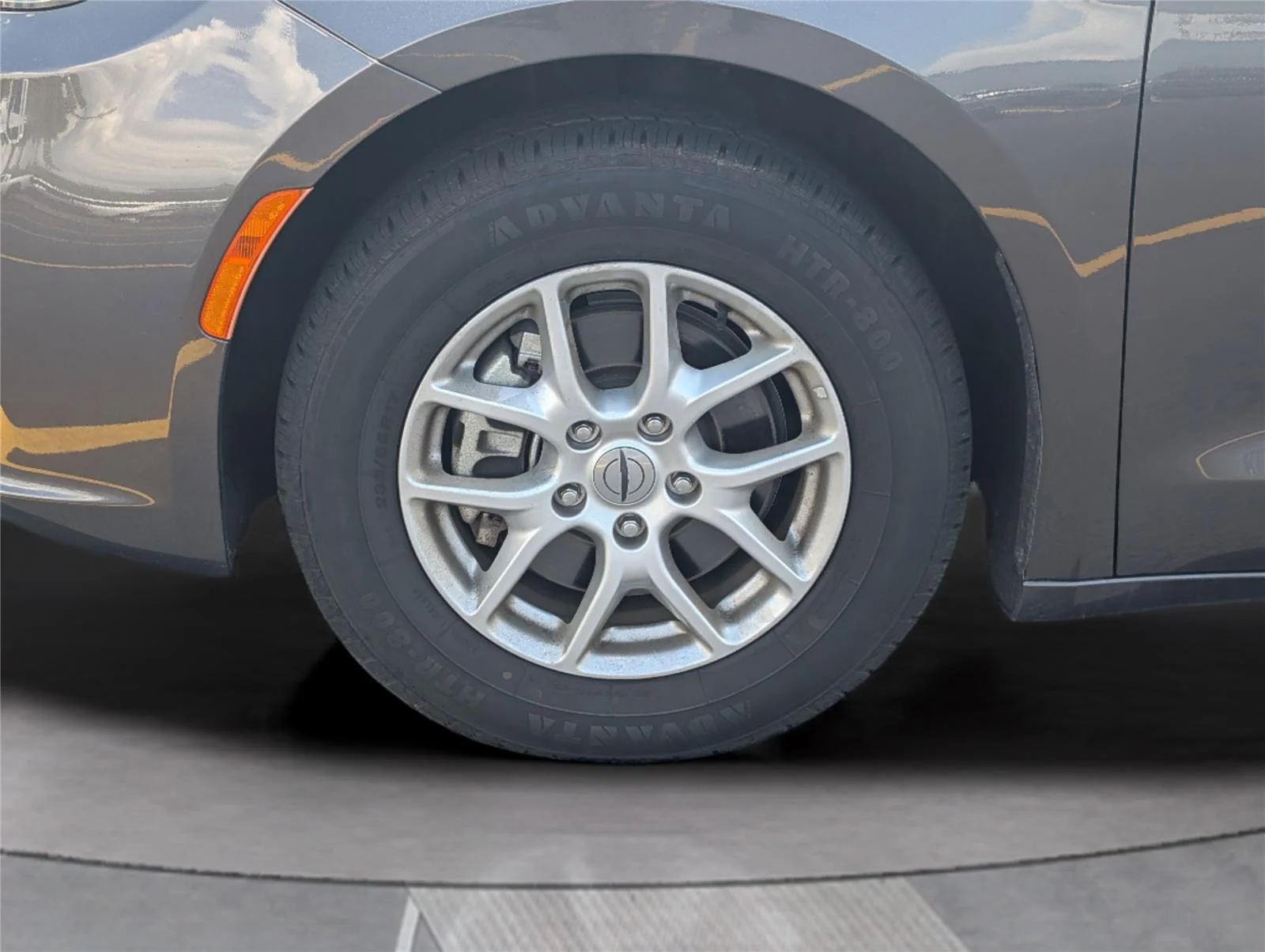 Used 2023 Granite Crystal Metallic Clearcoat Chrysler Touring L image 36