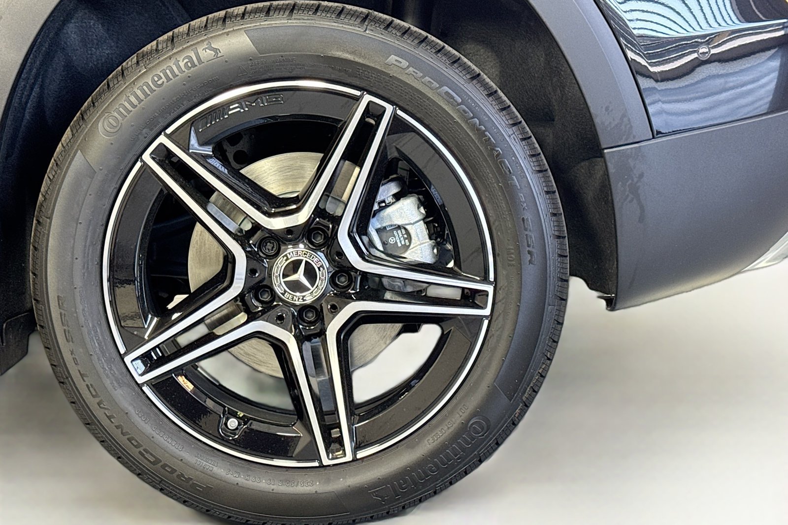 New 2026 Cosmos Black Metallic Mercedes-Benz GLB 250 image 29