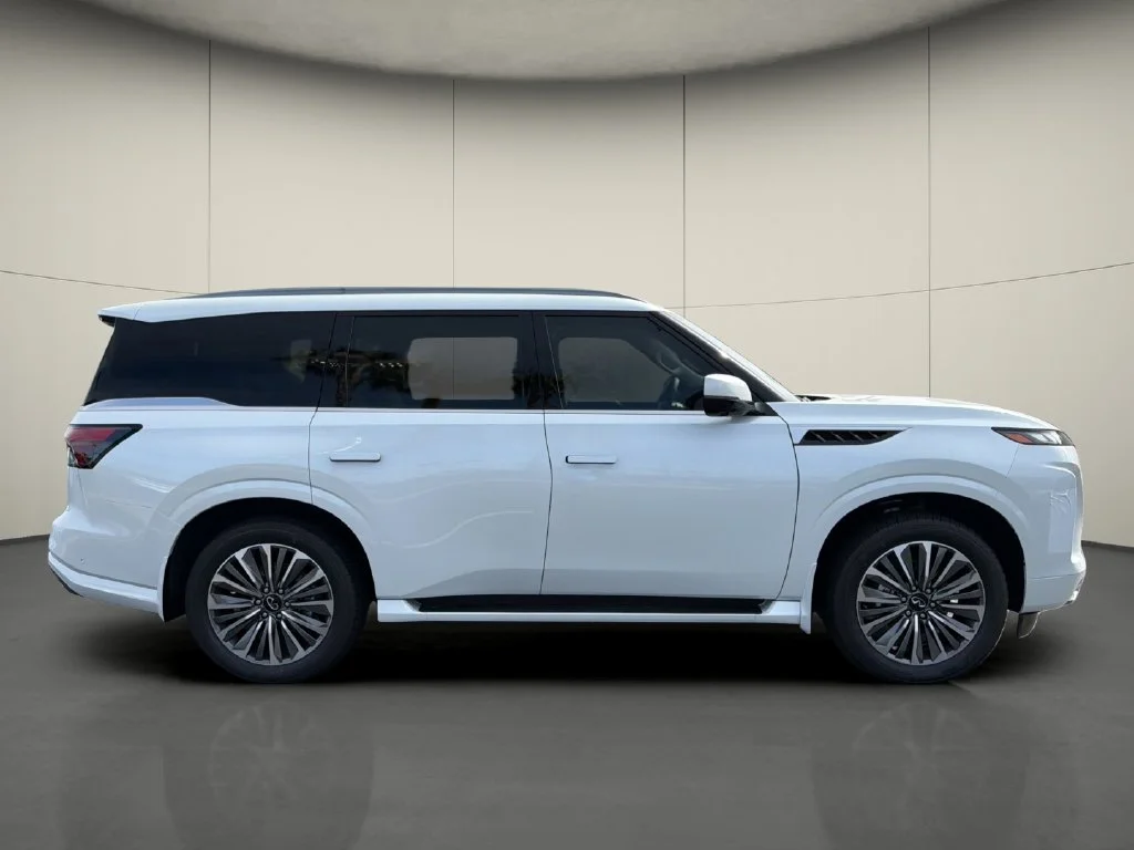 New 2027 RADIANT WHITE INFINITI Luxe 2WD image 8