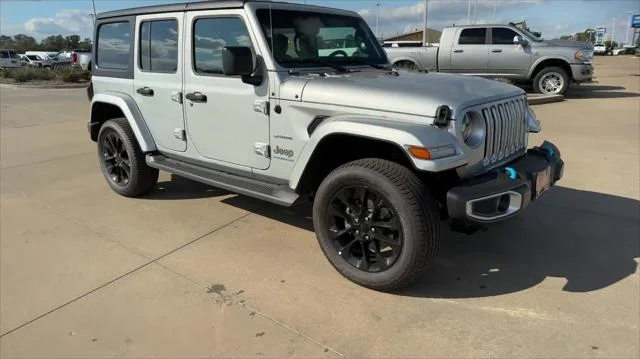 New 2023 Silver Zynith Clear-Coat Exterior Paint Jeep Sahara 4xe image 2