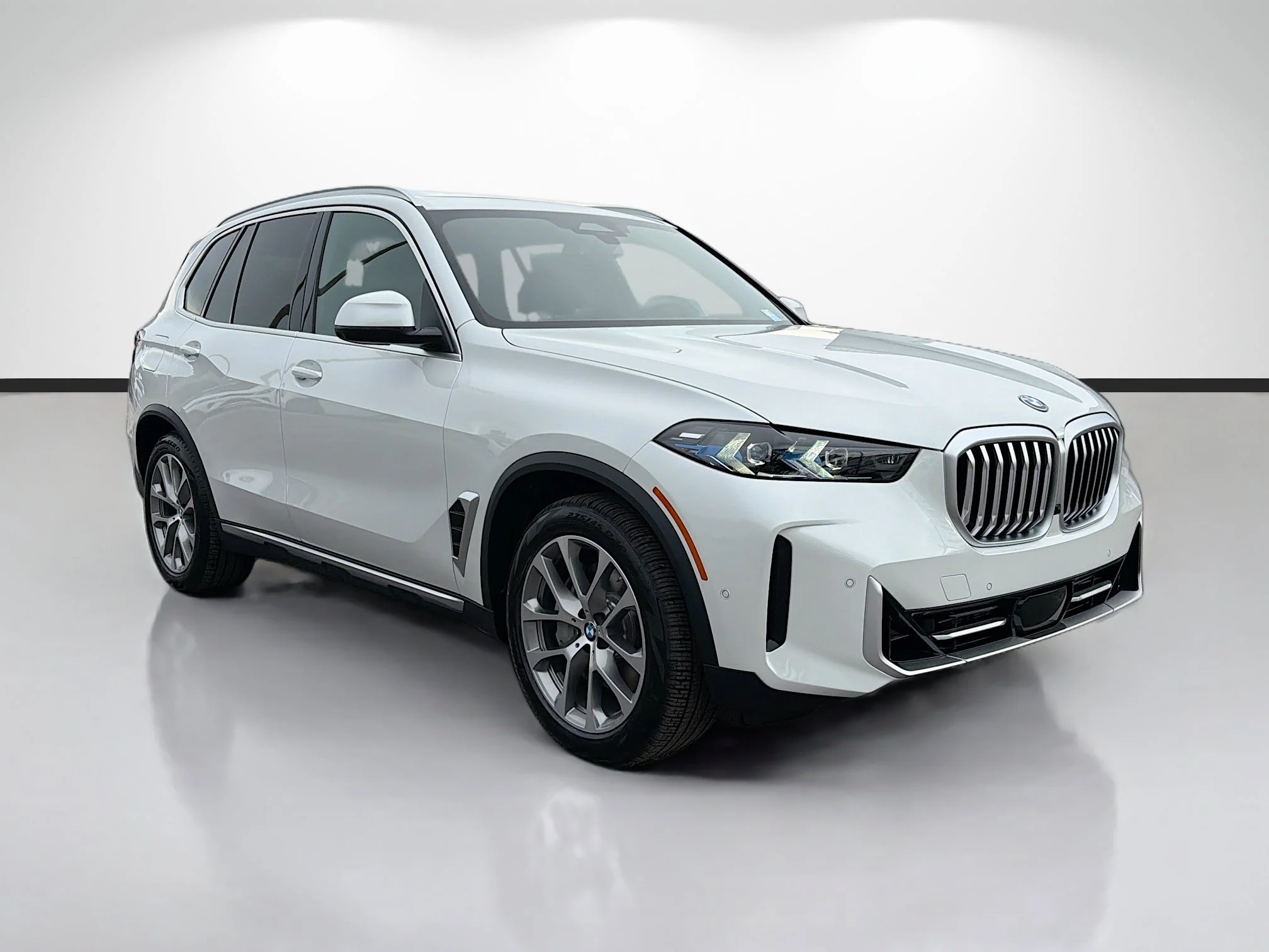 New 2026 Mineral White Metallic BMW xDrive50e image 1