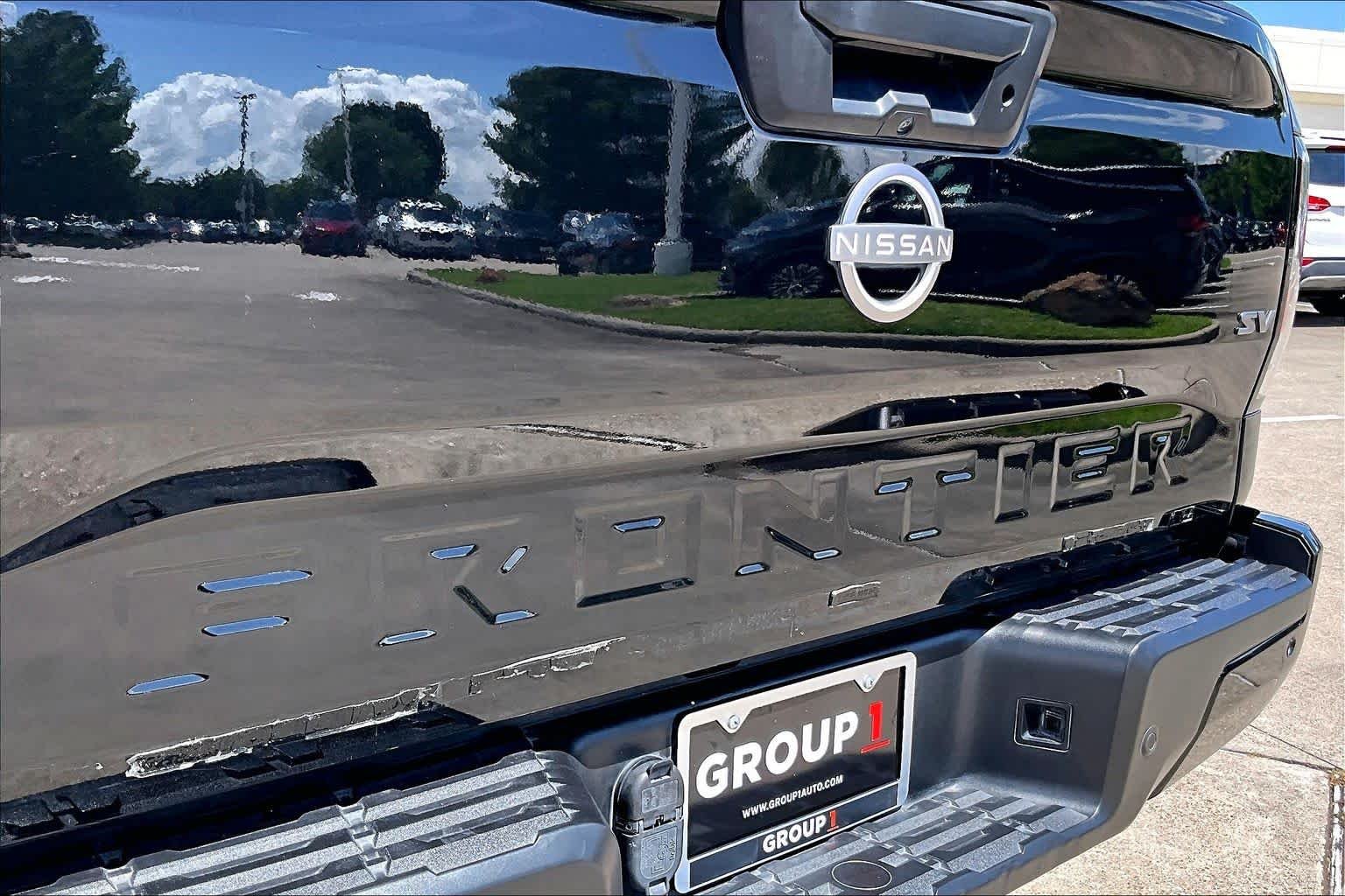 Used 2023 Super Black Nissan SV image 29