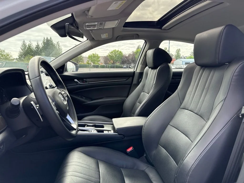 Used 2018 Platinum White Pearl Honda Touring image 9