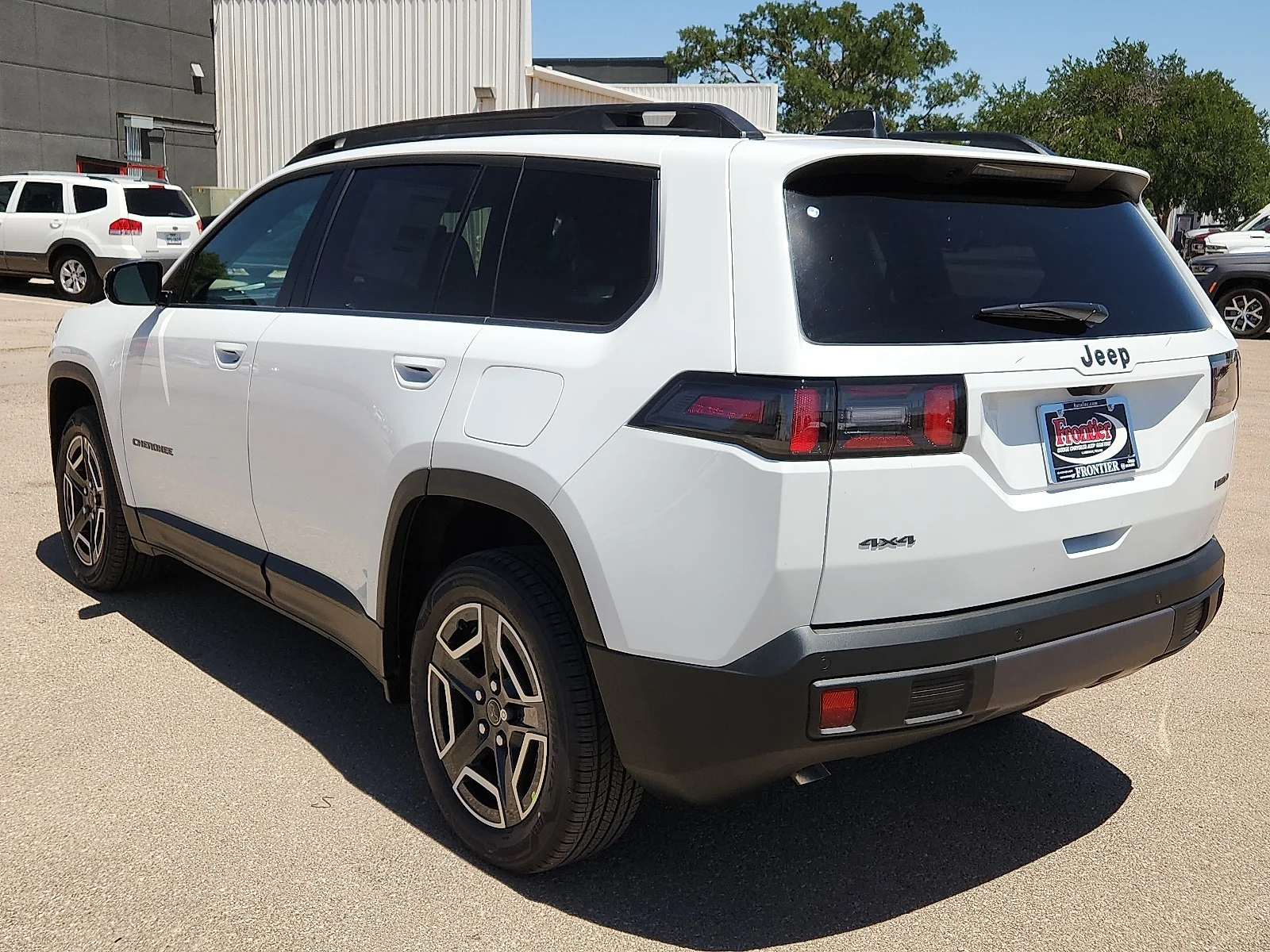 New 2026 Bright White Clear-Coat  Paint Jeep LIMITED 4X4 image 3