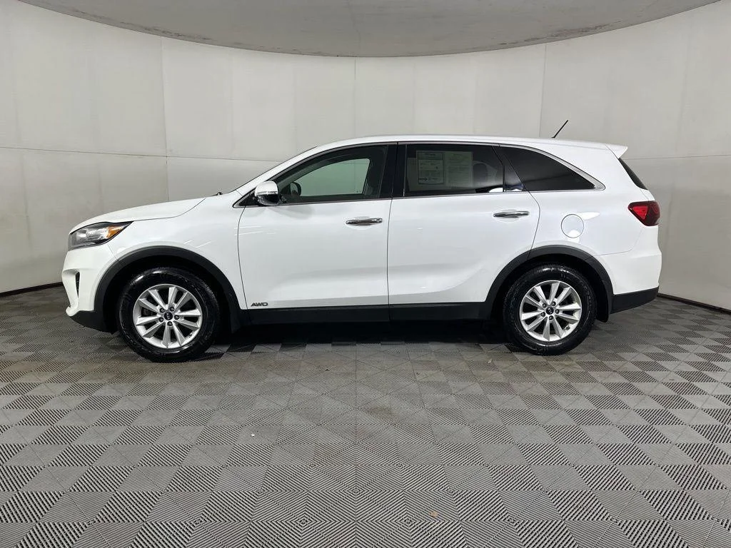 Used 2020 Snow White Pearl Kia LX image 14