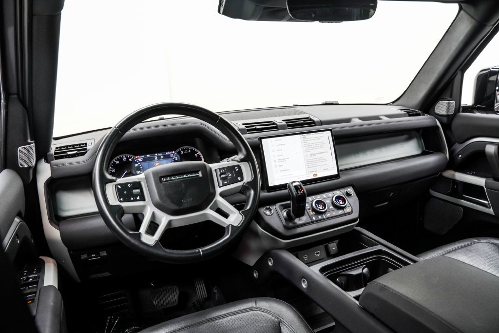 Used 2023 Gray Land Rover SE image 4
