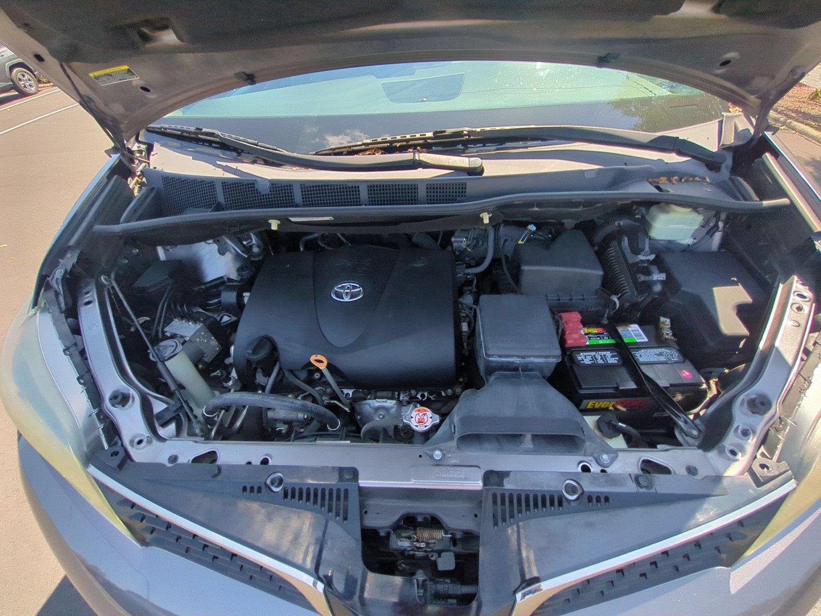 Used 2018  Toyota SE image 39