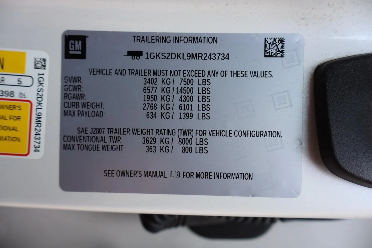 Used 2021 White Frost Tricoat GMC Denali image 39