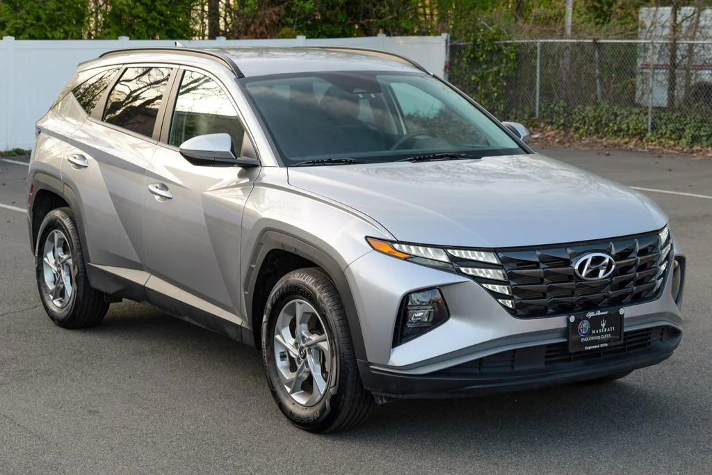 Used 2023 Shimmering Silver Hyundai SEL image 9