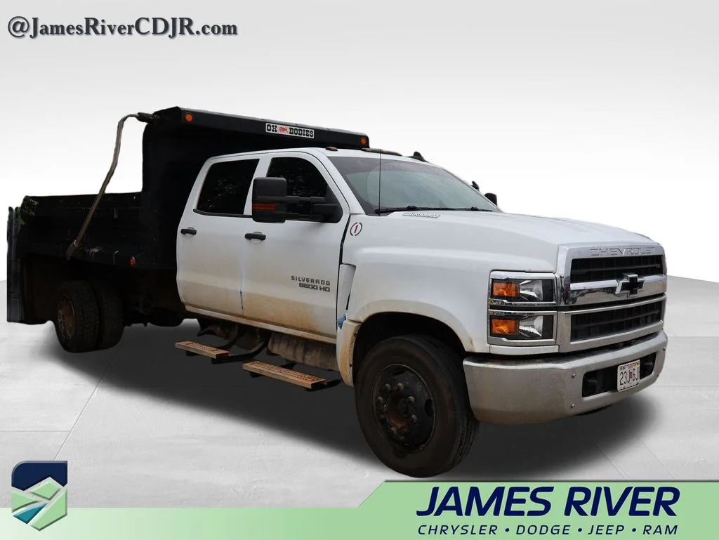Used 2022 White Chevrolet 1WT image 19