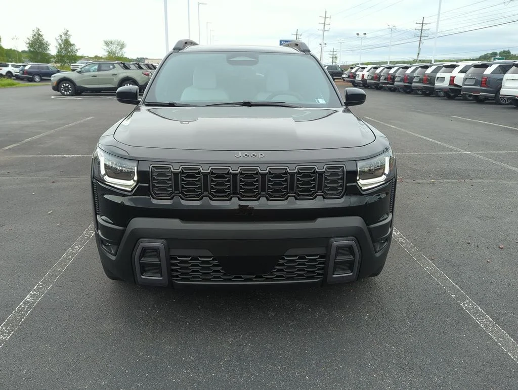 New 2026 Diamond Black Crystal Pearlcoat Jeep Laredo image 3